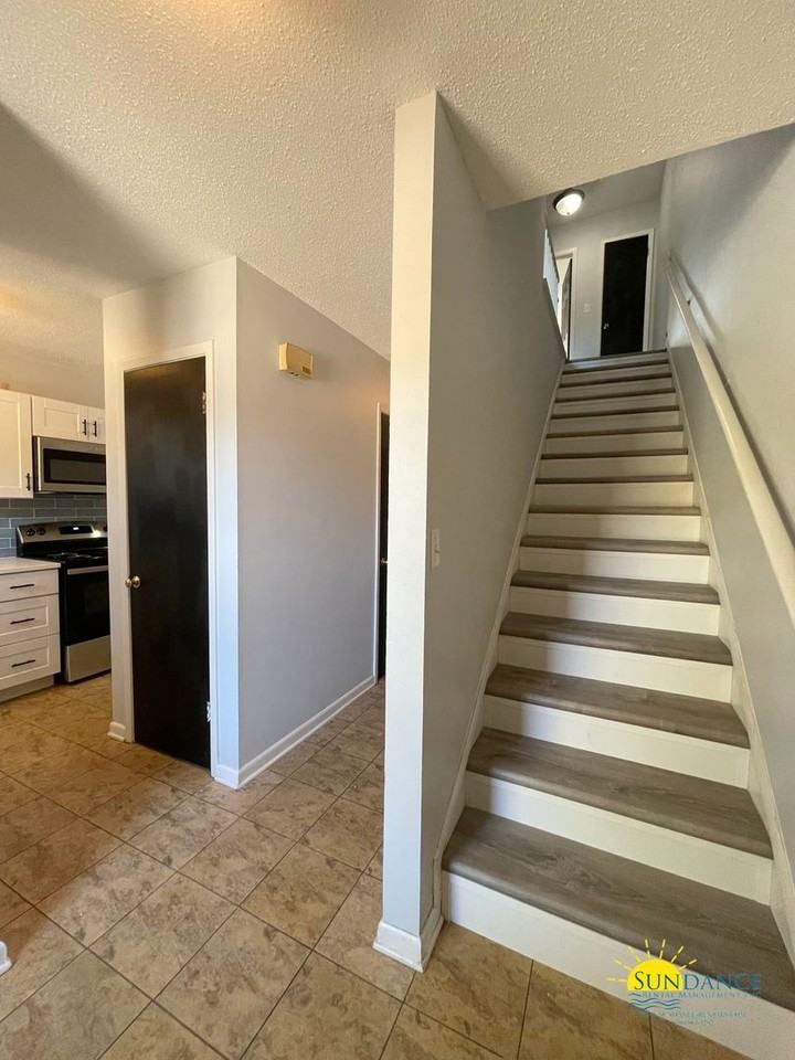 40 11th St - Photo 3 of 18