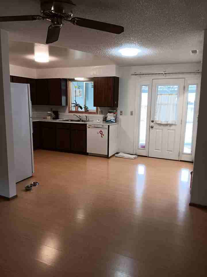 2709 N Ash St - Photo 3 of 18