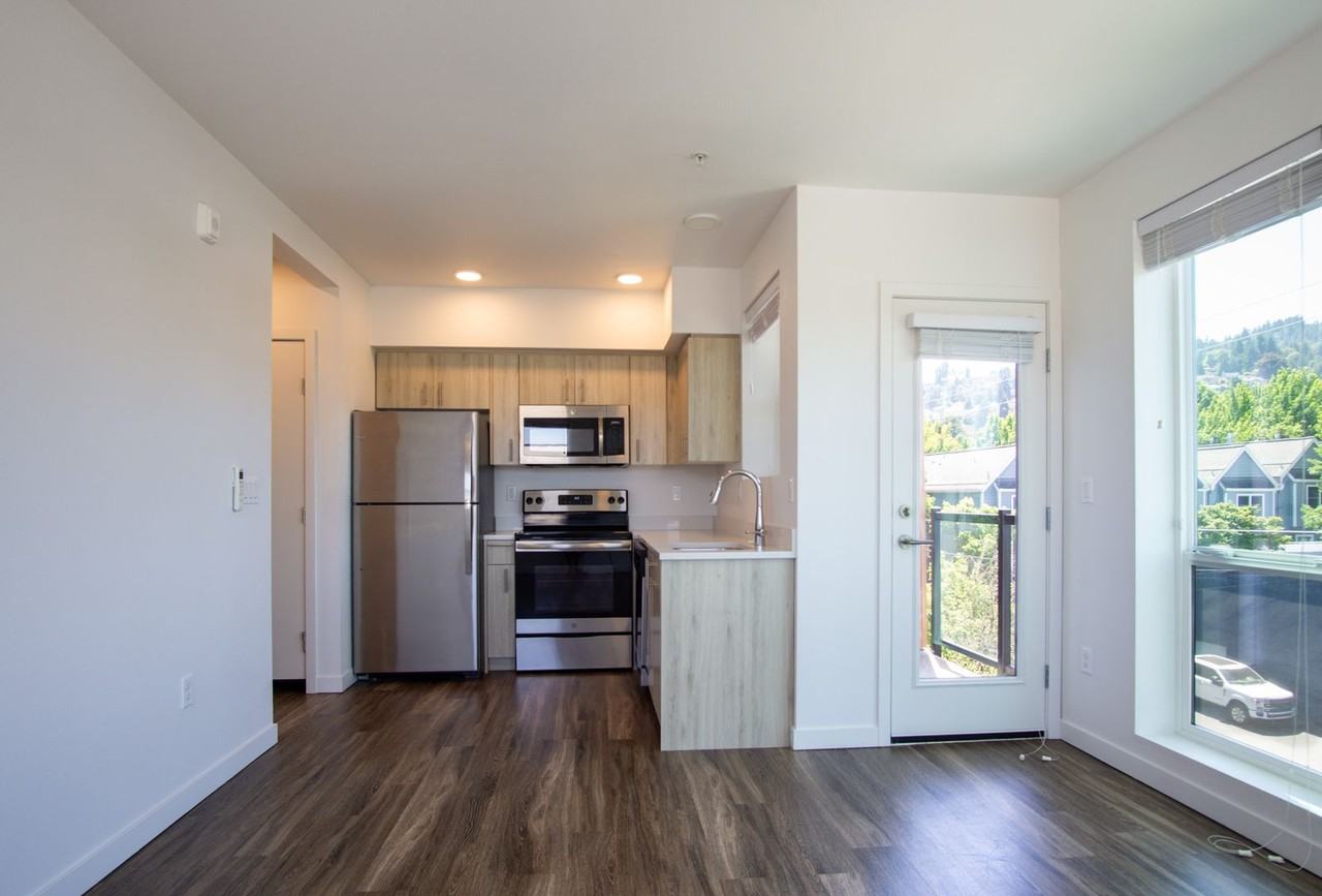 037 - 1834 Apartments - Photo 2 of 34