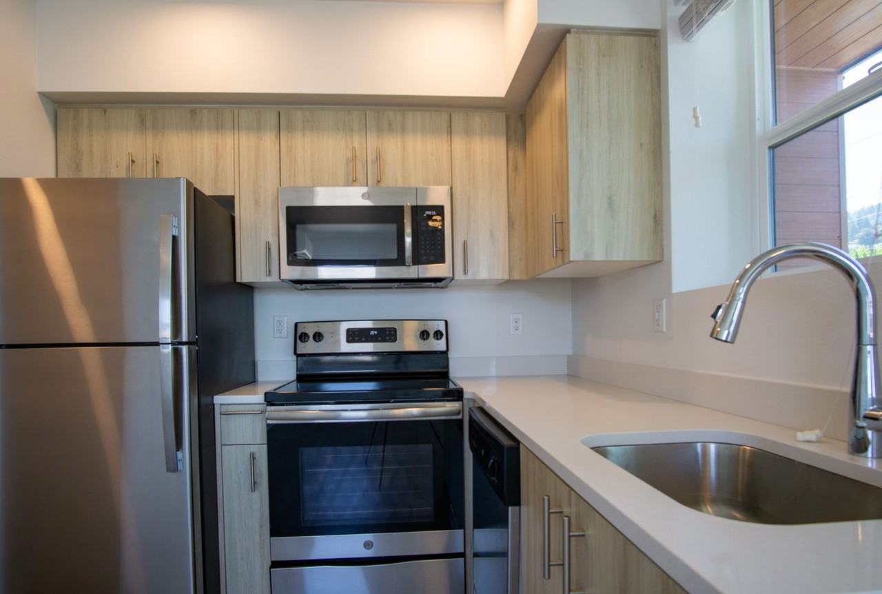 037 - 1834 Apartments - Photo 5 of 34