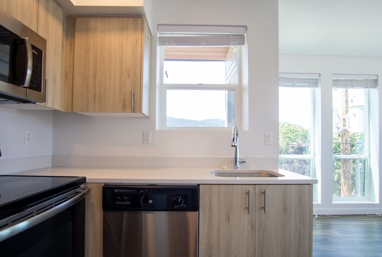 037 - 1834 Apartments - Photo 6 of 34