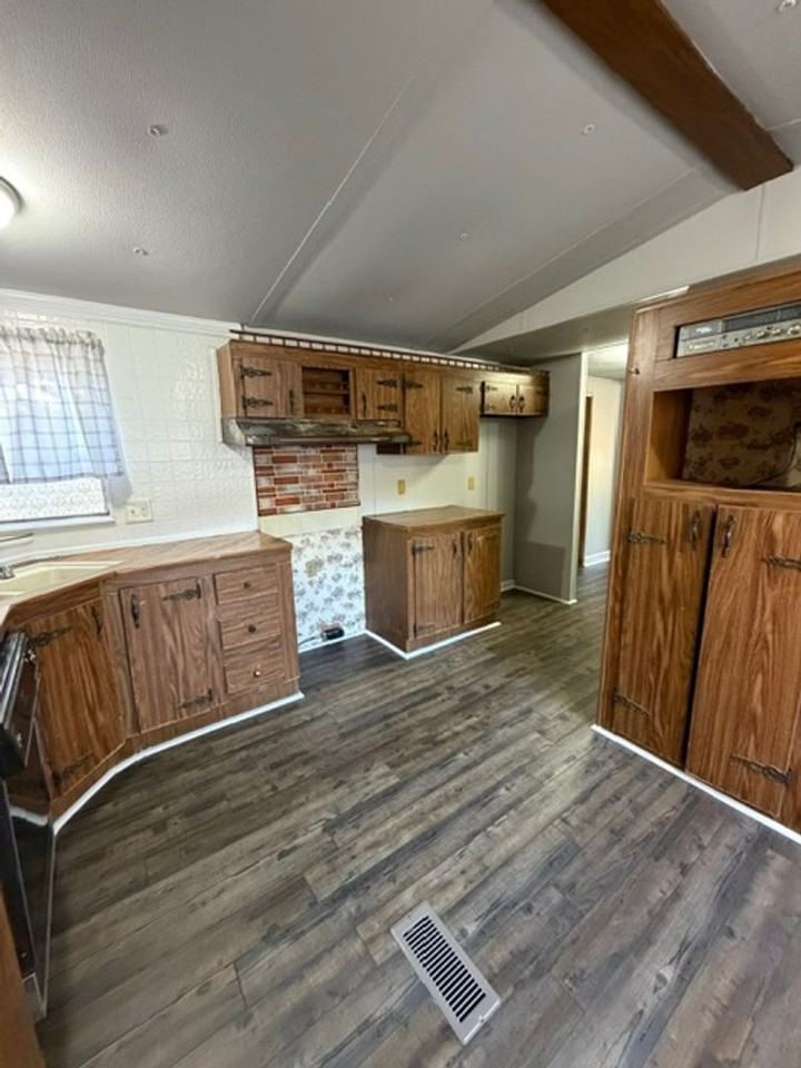 214 Ridgewood Dr - Photo 7 of 19