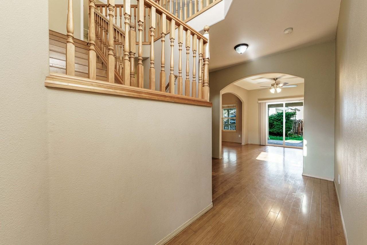 2185 N P St - Photo 5 of 47