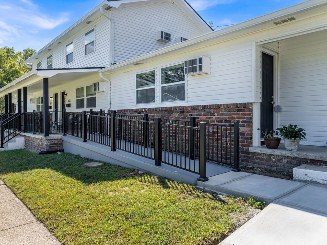 155 Tacoma Rd - Photo 4 of 33