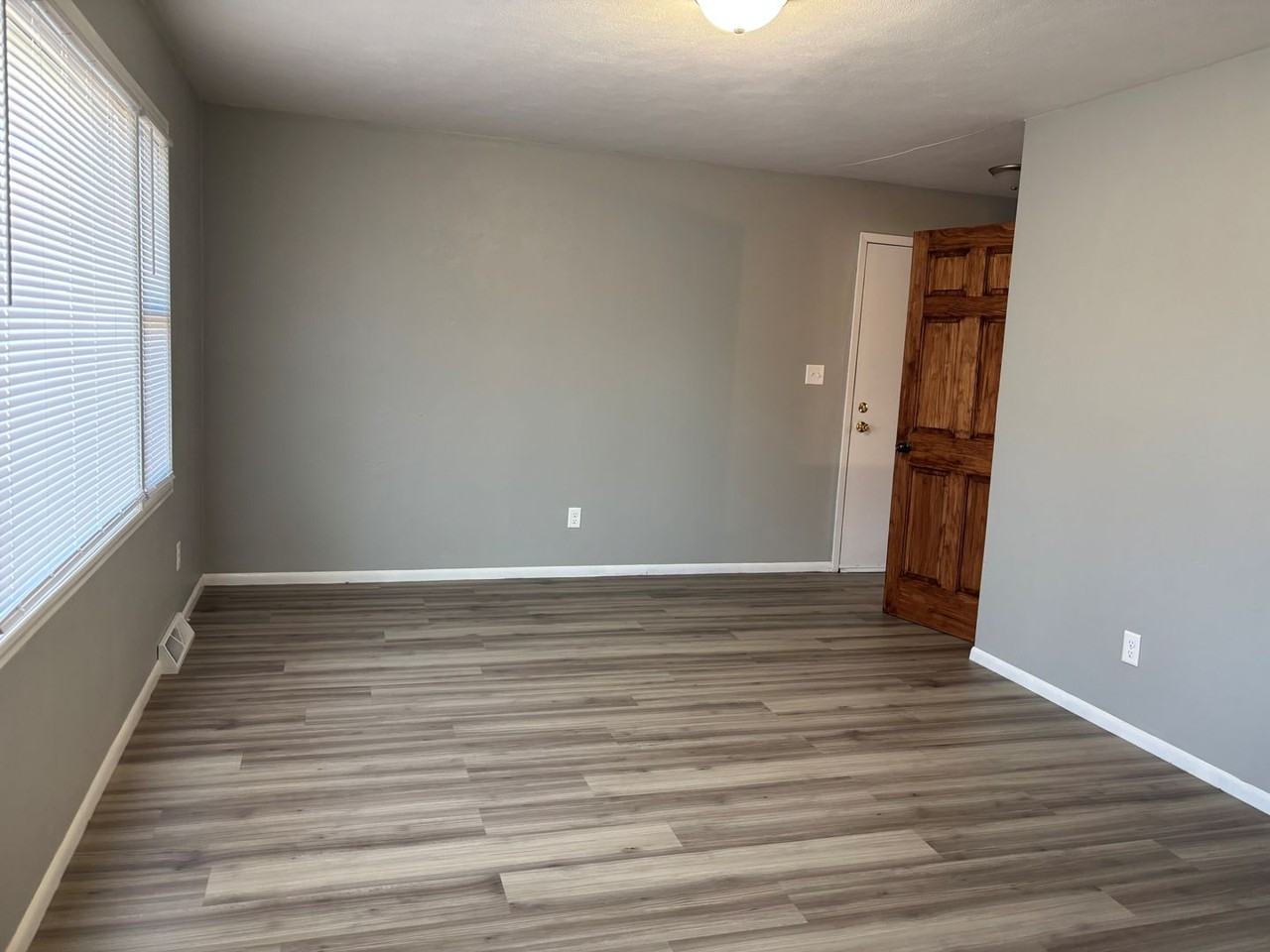 522 Beech St - Photo 2 of 9