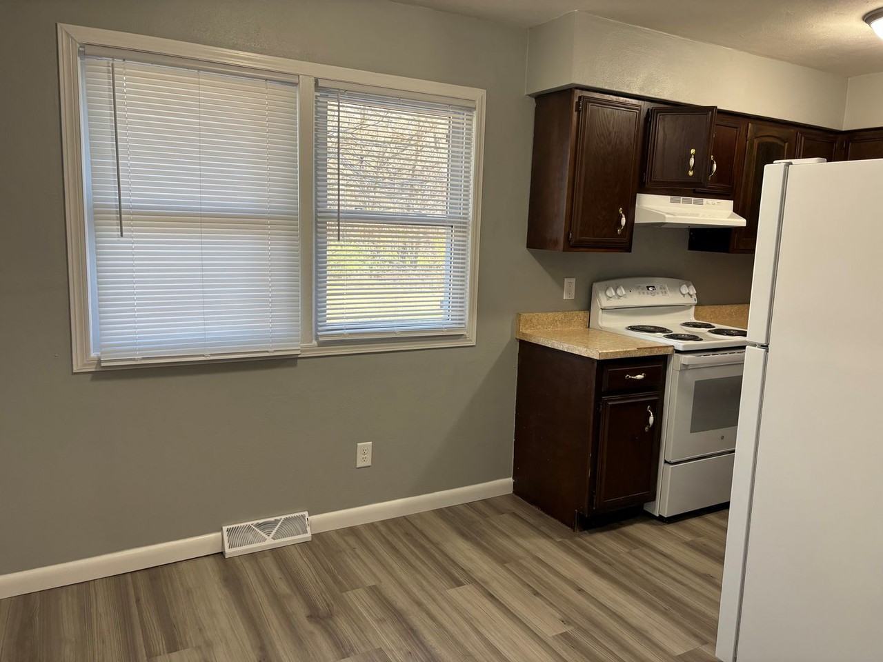 522 Beech St - Photo 3 of 9
