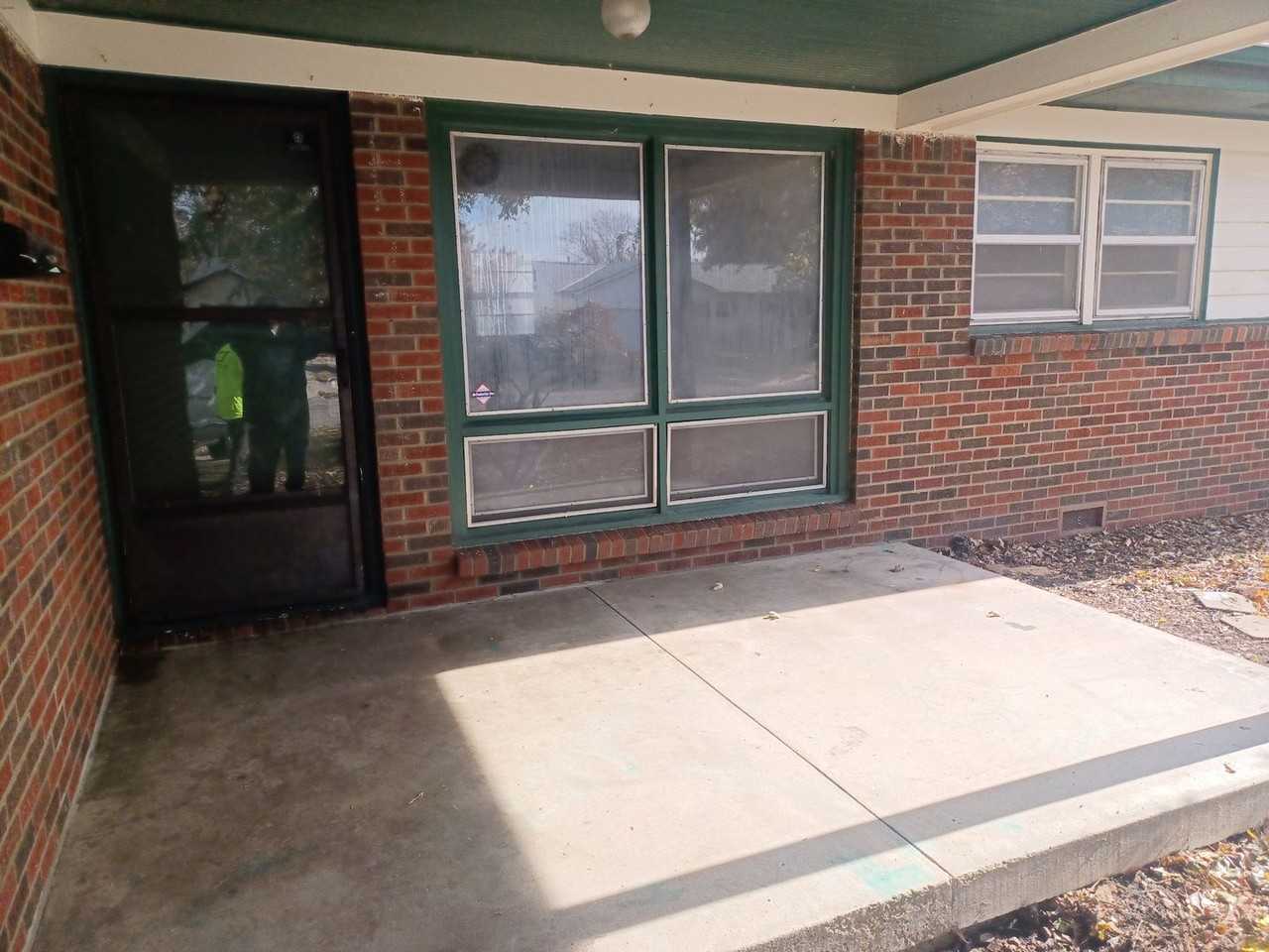 3322 S Mount Carmel Ave - Photo 6 of 14