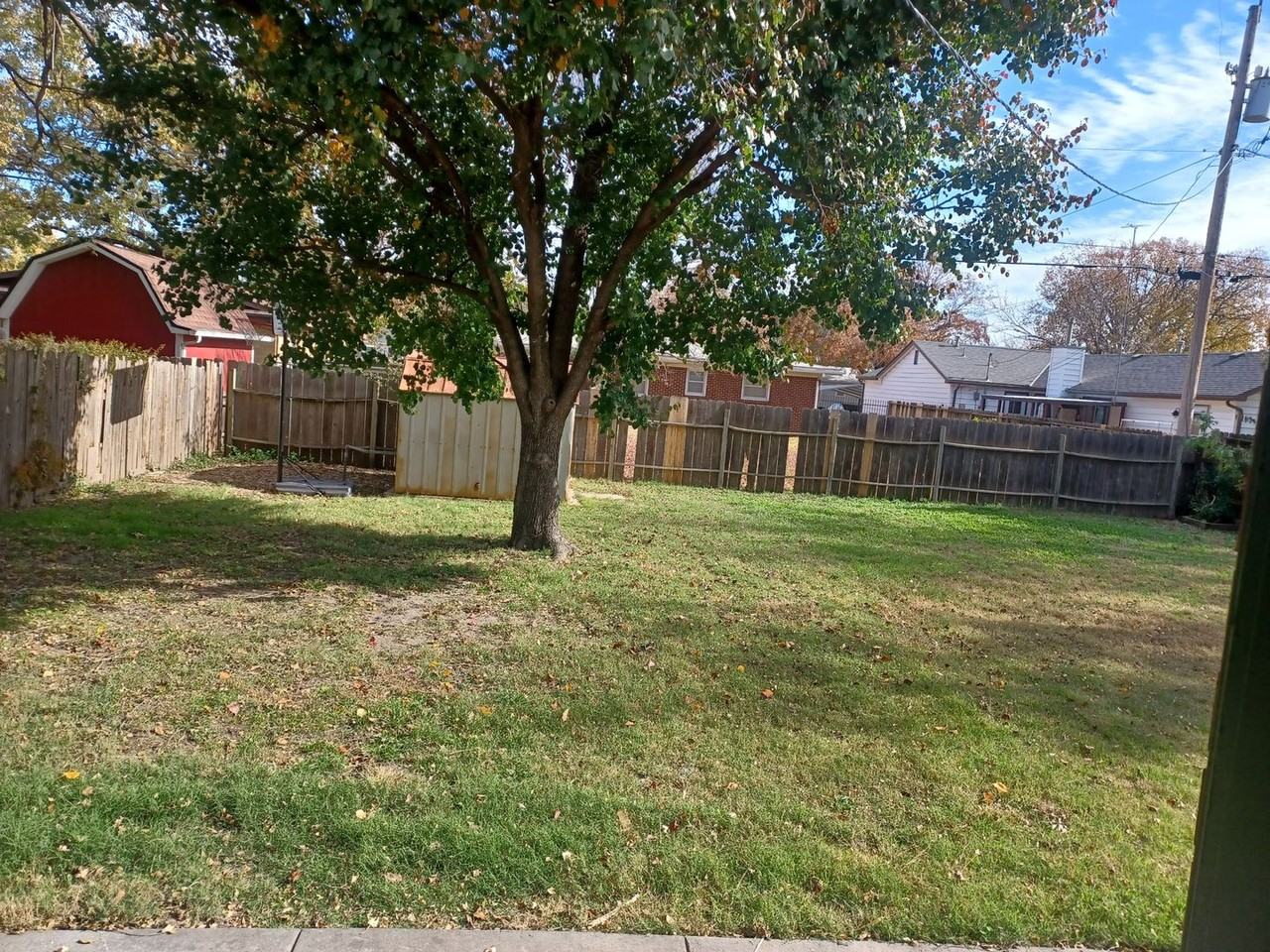 3322 S Mount Carmel Ave - Photo 7 of 14