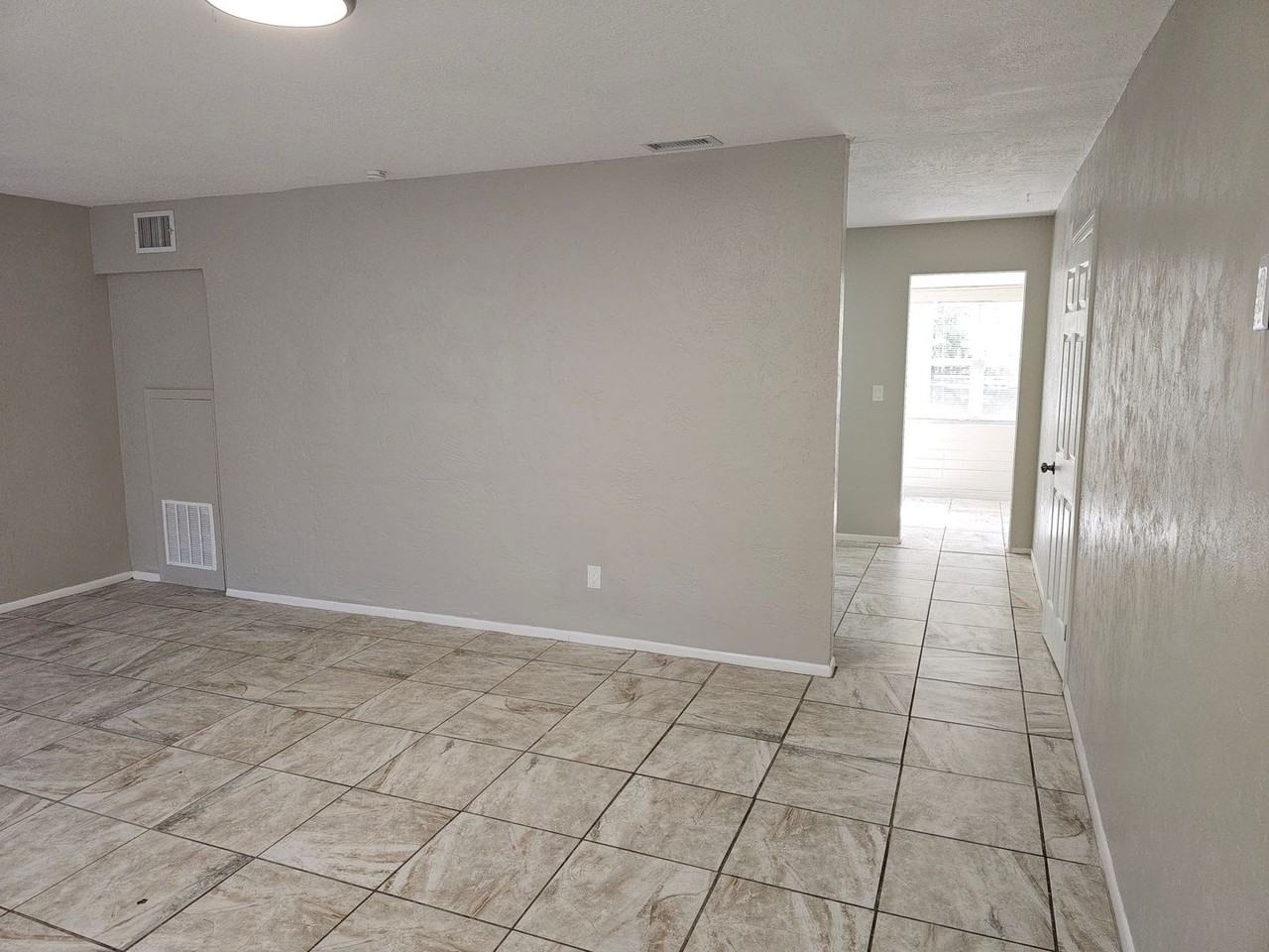 820 Berkshire Rd - Photo 3 of 20