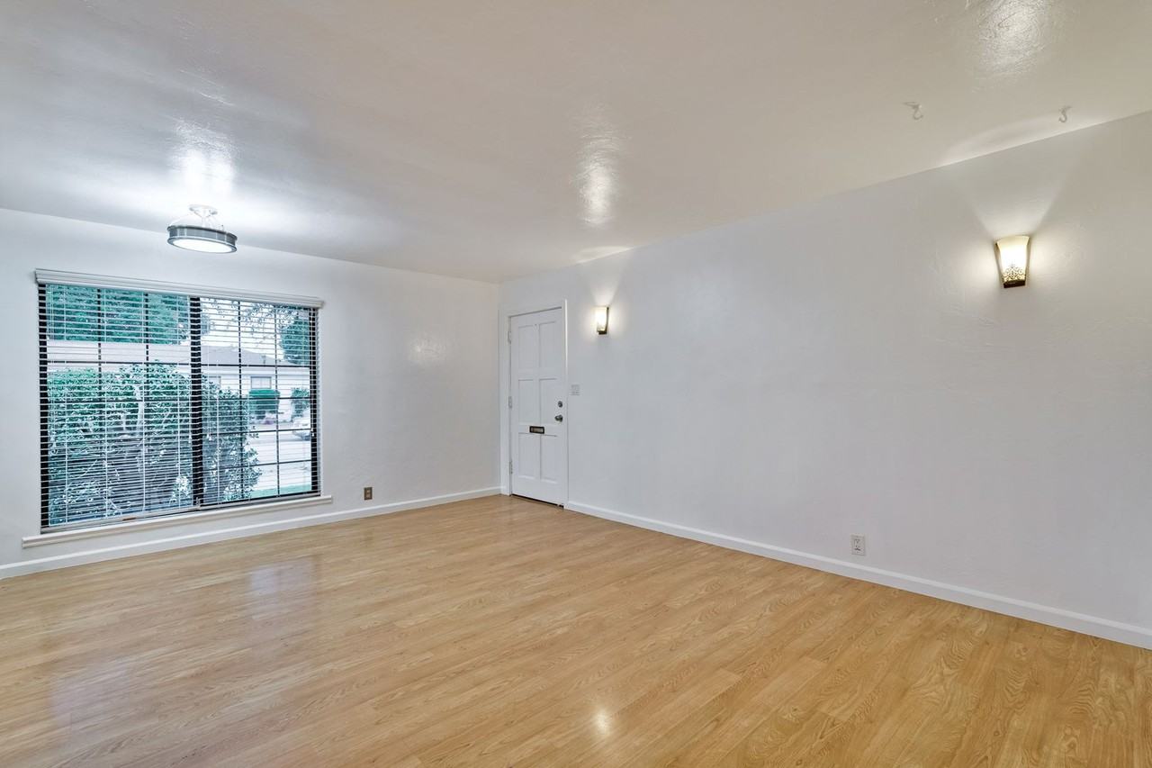 652 N Genevieve Ln - Photo 3 of 37