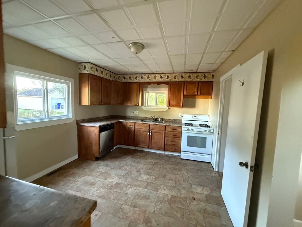 1101 Dushane Street - Photo 6 of 12