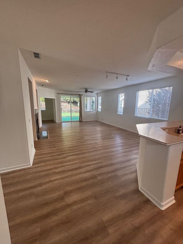 213 Albany St - Photo 2 of 21