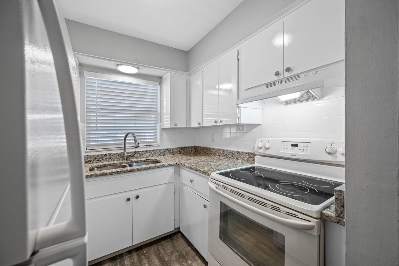 Breezy Palms - Photo 7 of 49