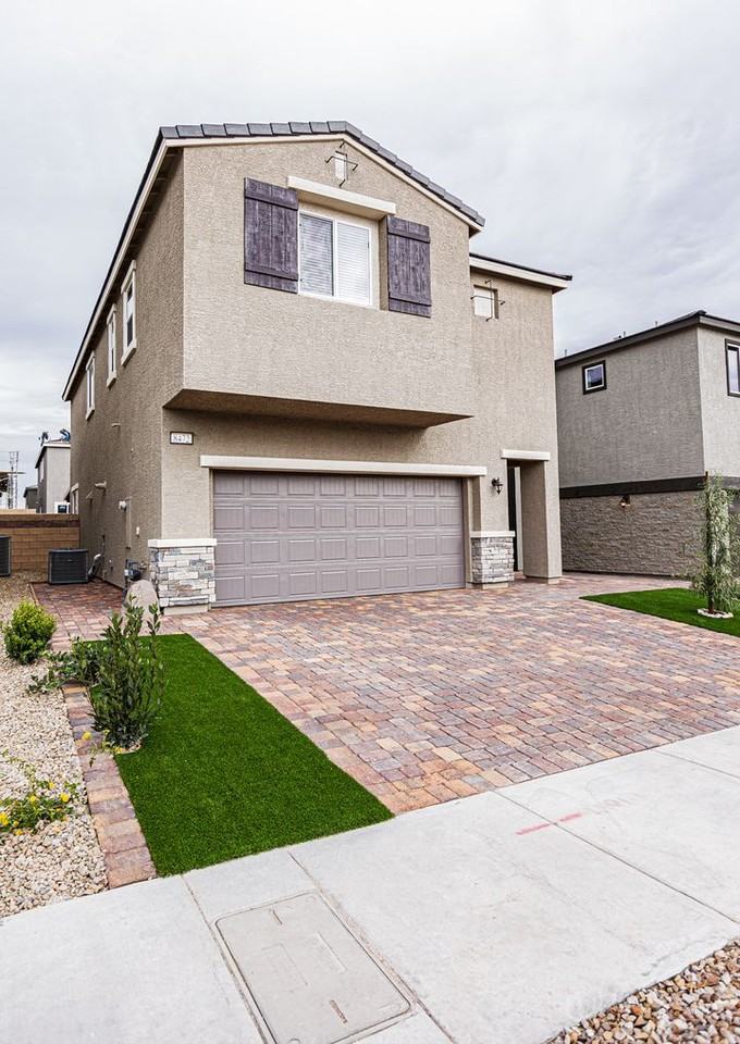 8472 West Agate Avenue - Photo 3 of 47