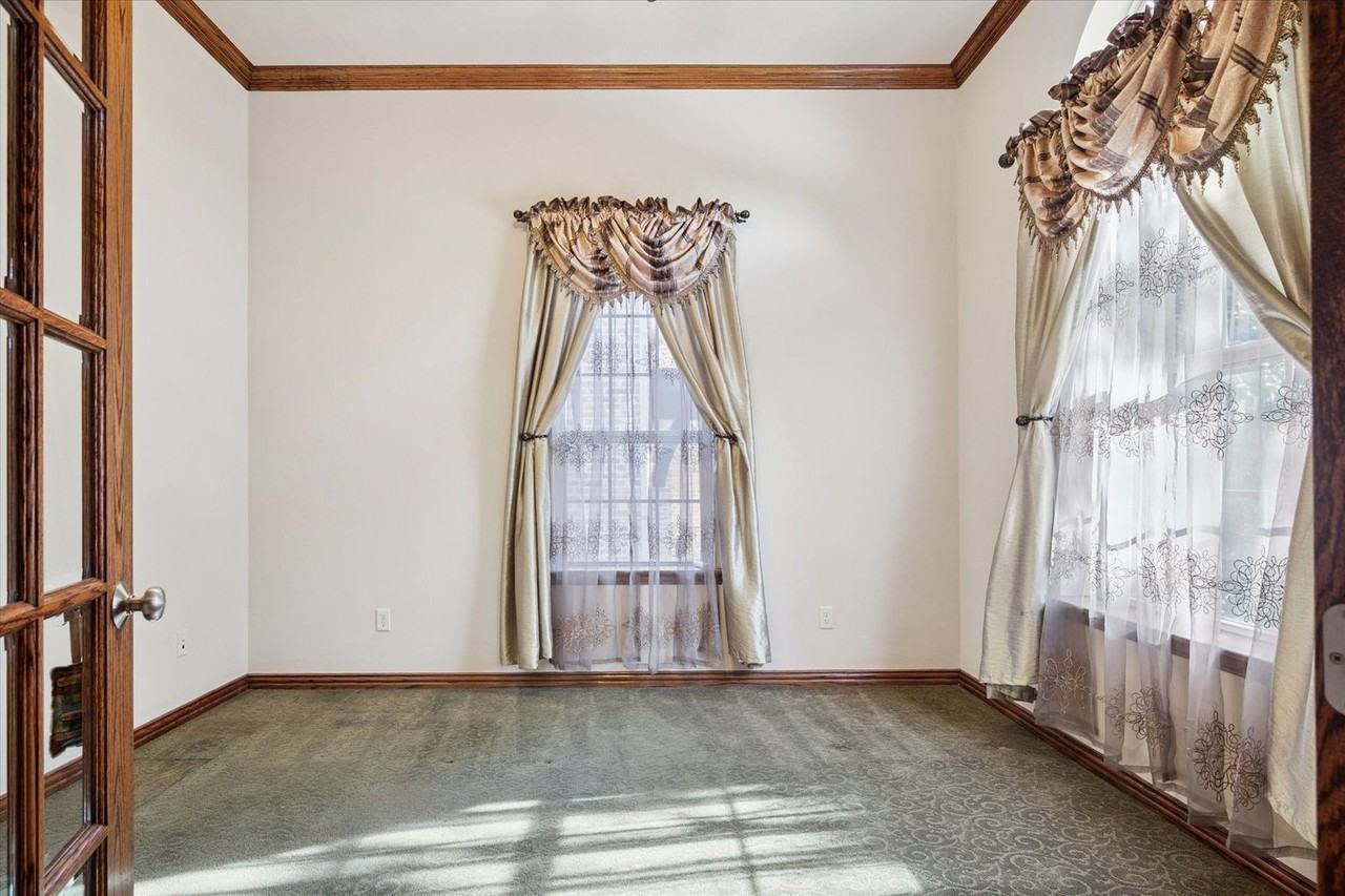 10032 Gentry Drive - Photo 4 of 28