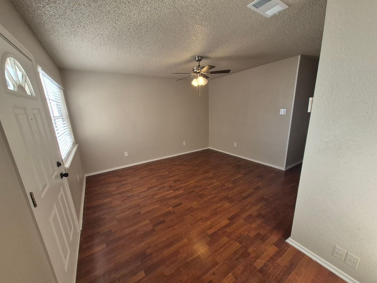 6404 28th St - Photo 2 of 11