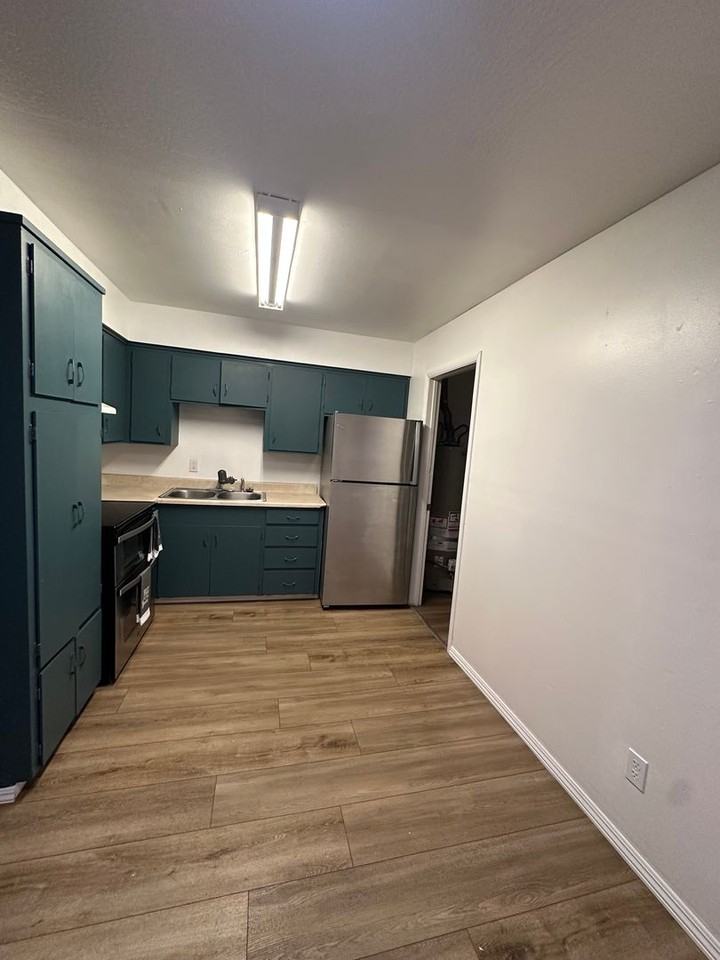 3735 Tamarack Ave #A - Photo 5 of 11