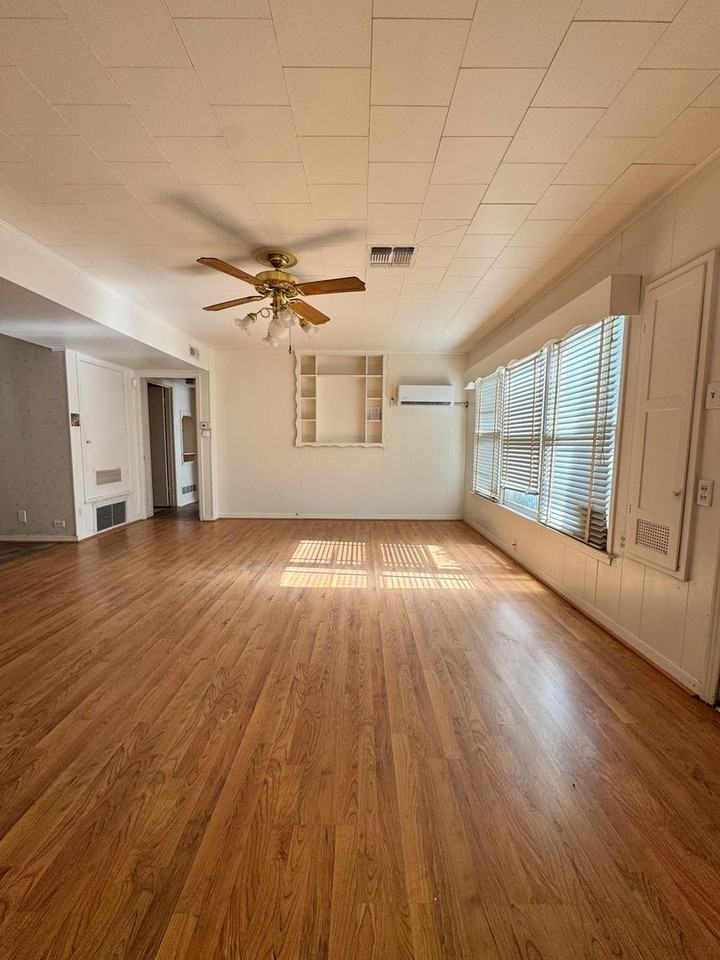 2528 W Avenue N #A - Photo 3 of 12