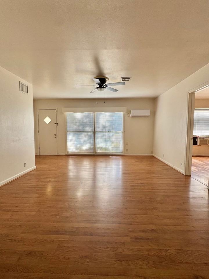 2528 W Avenue N #A - Photo 4 of 12