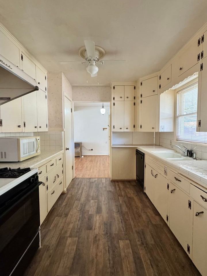 2528 W Avenue N #A - Photo 6 of 12