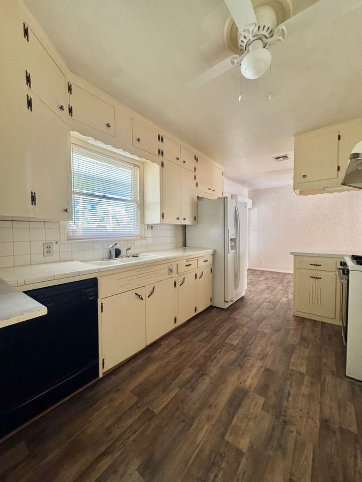 2528 W Avenue N #A - Photo 7 of 12