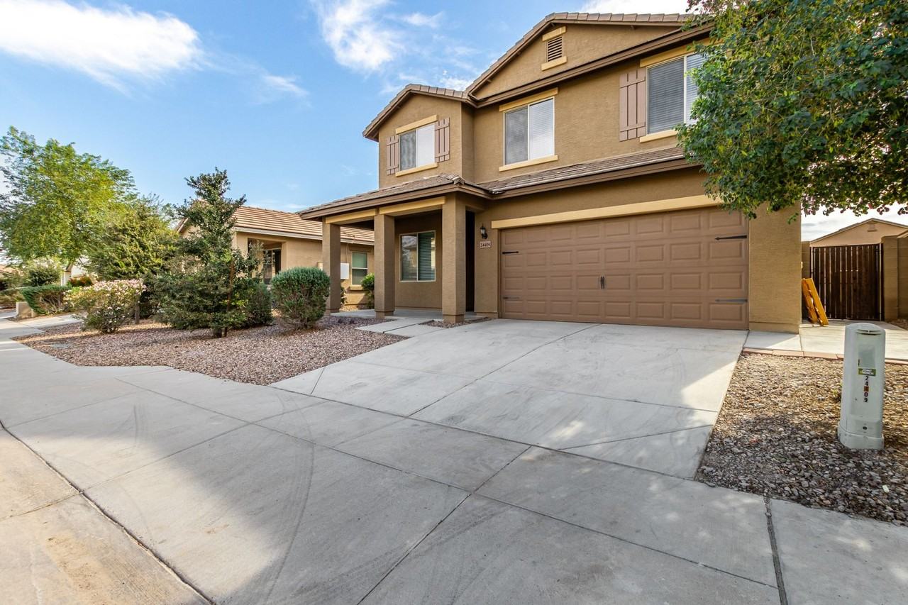 24409 W Sheraton Ln - Photo 3 of 43