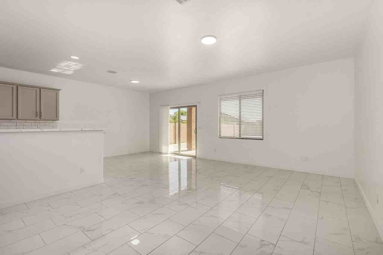 24409 W Sheraton Ln - Photo 7 of 43