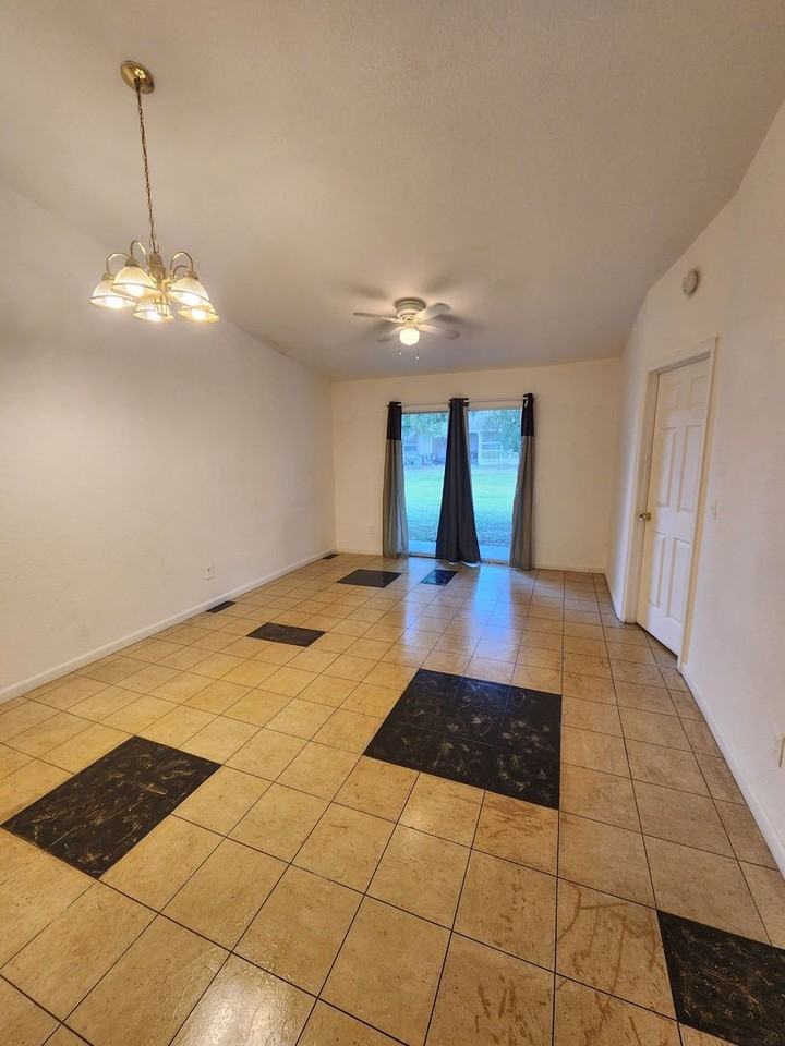 818 Christian Way - Photo 3 of 19