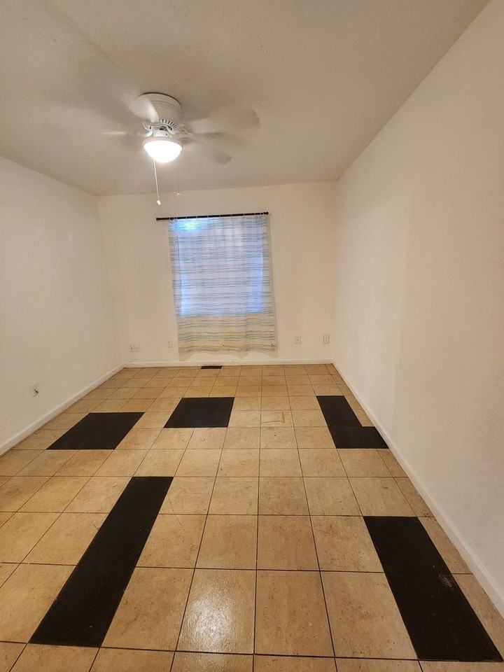 818 Christian Way - Photo 7 of 19