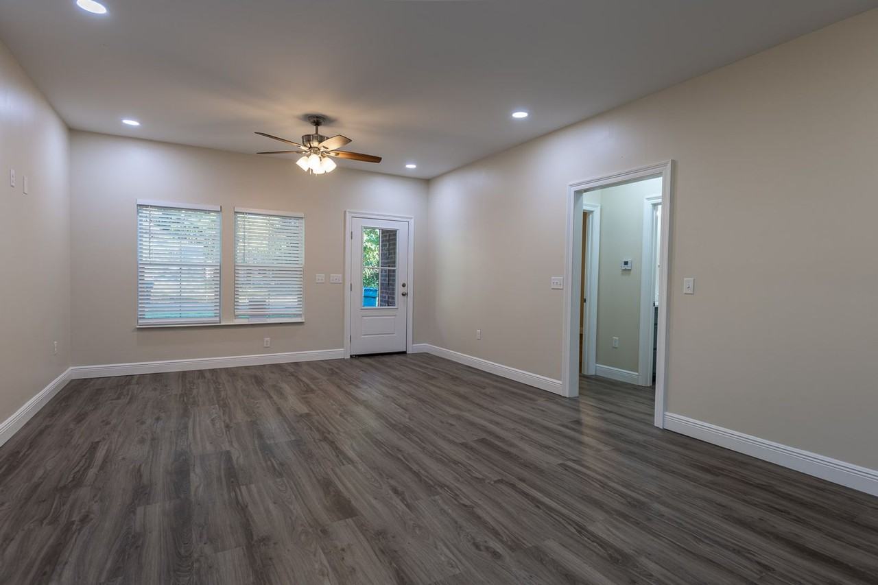 28229 2nd Avenue - Photo 3 of 15