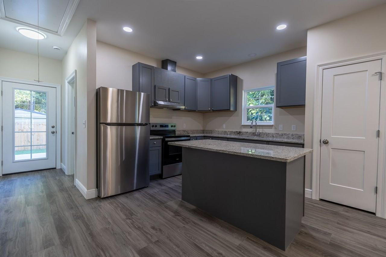 28229 2nd Avenue - Photo 5 of 15