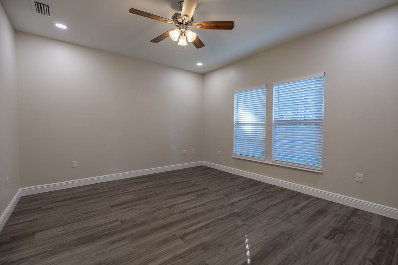 28229 2nd Avenue - Photo 7 of 15