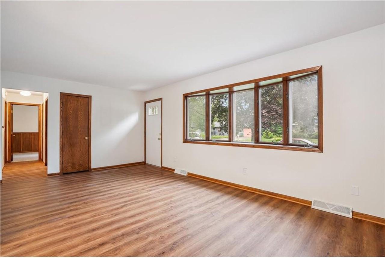 627 8th Street North - Photo 4 of 22