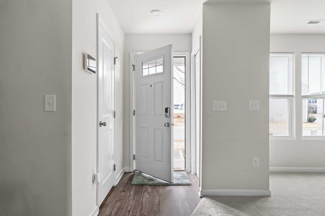 1012 Old Evergreen Dr - Photo 4 of 30