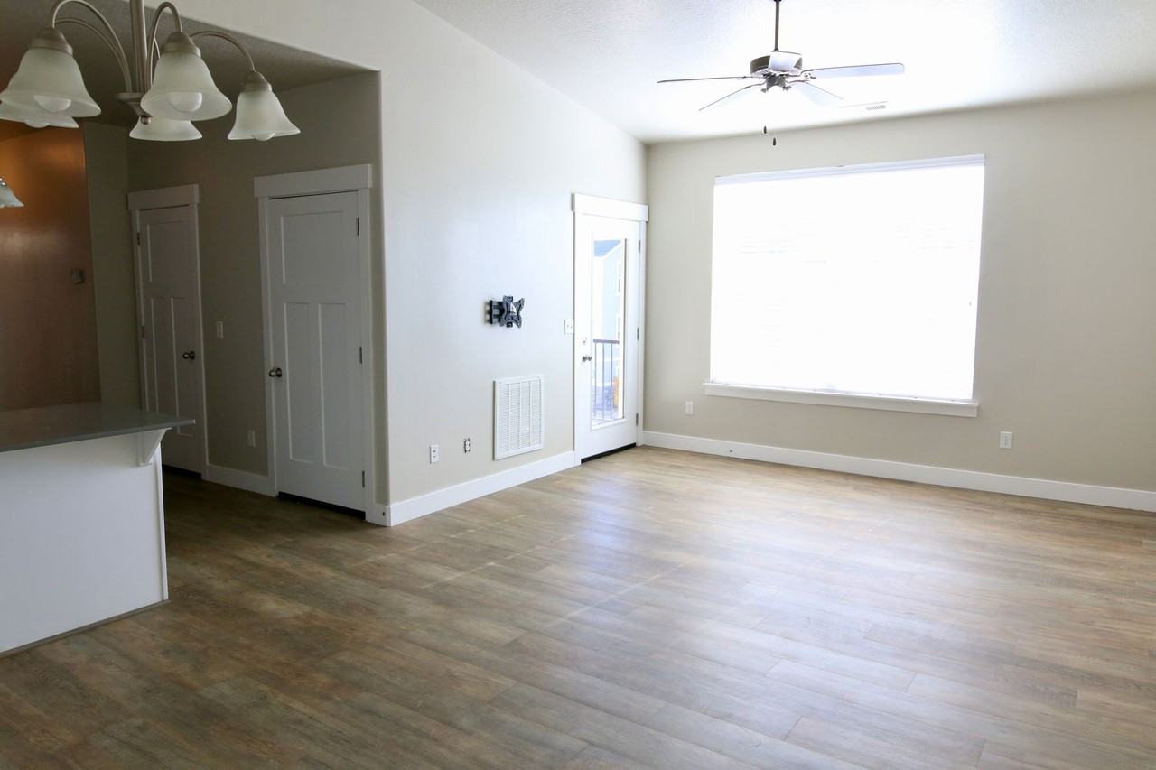 49 W Silver Springs Dr - Photo 2 of 14