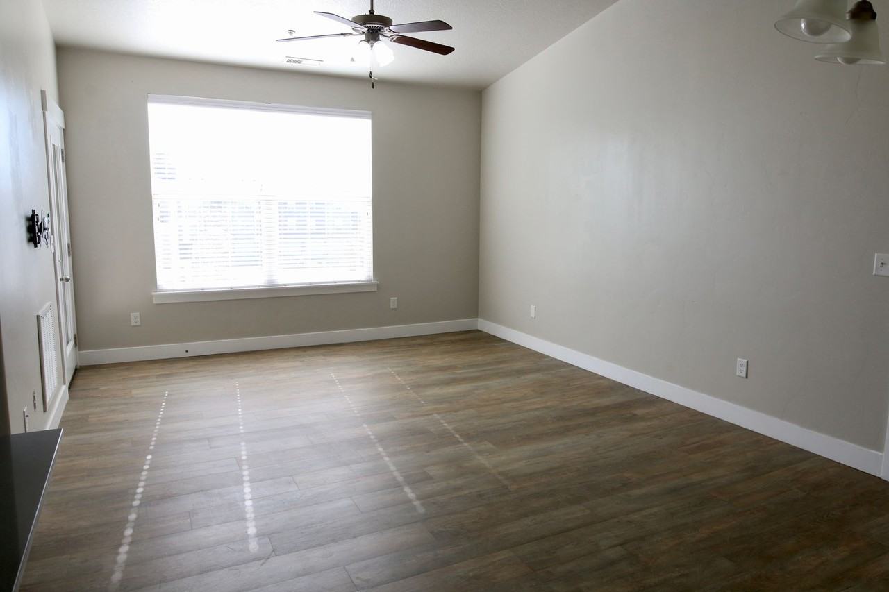 49 W Silver Springs Dr - Photo 3 of 14