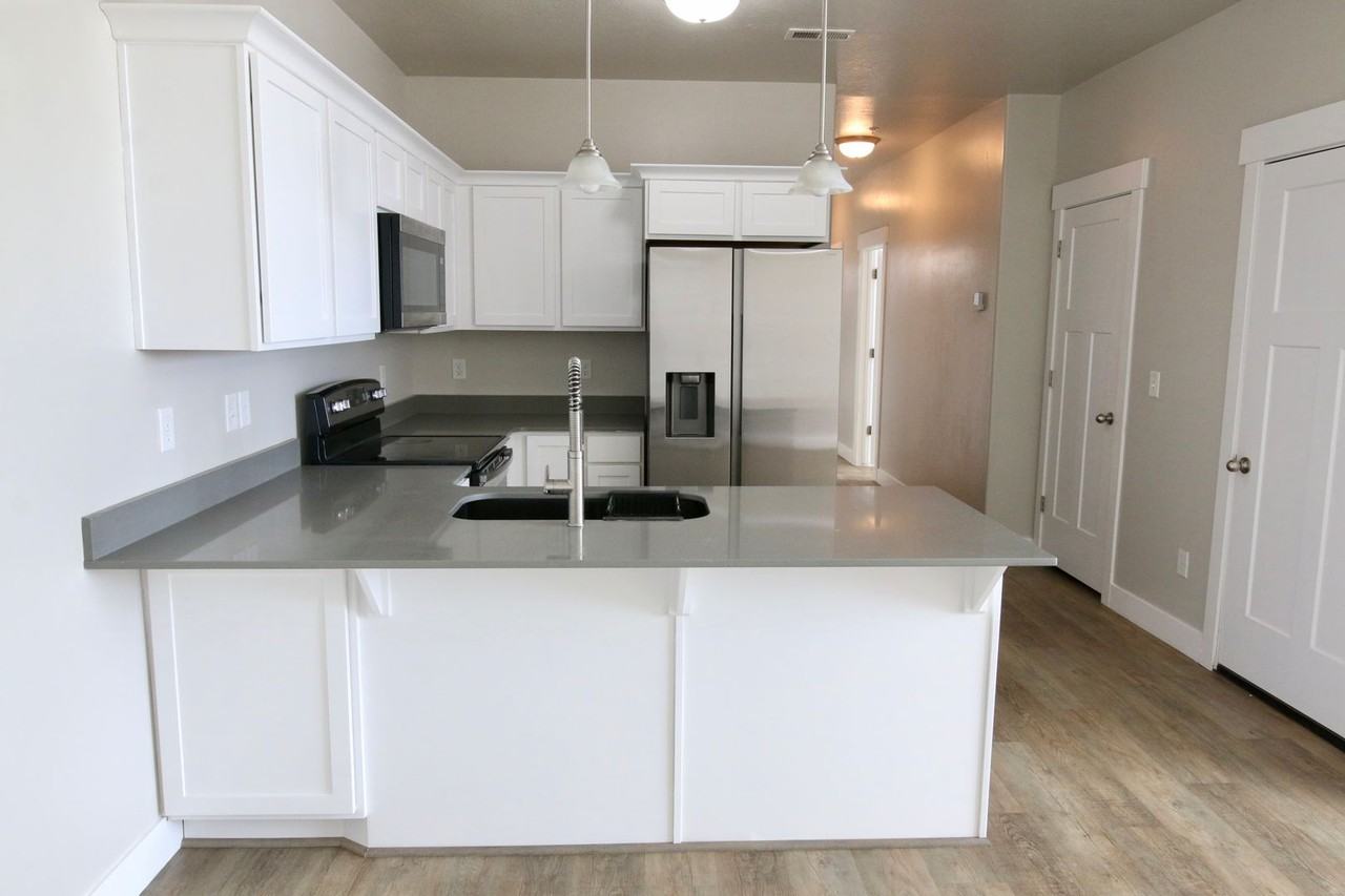 49 W Silver Springs Dr - Photo 5 of 14