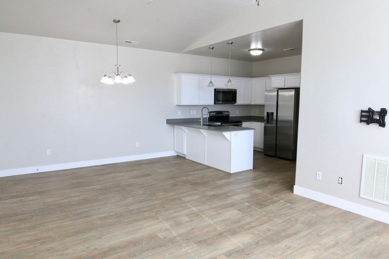 49 W Silver Springs Dr - Photo 6 of 14