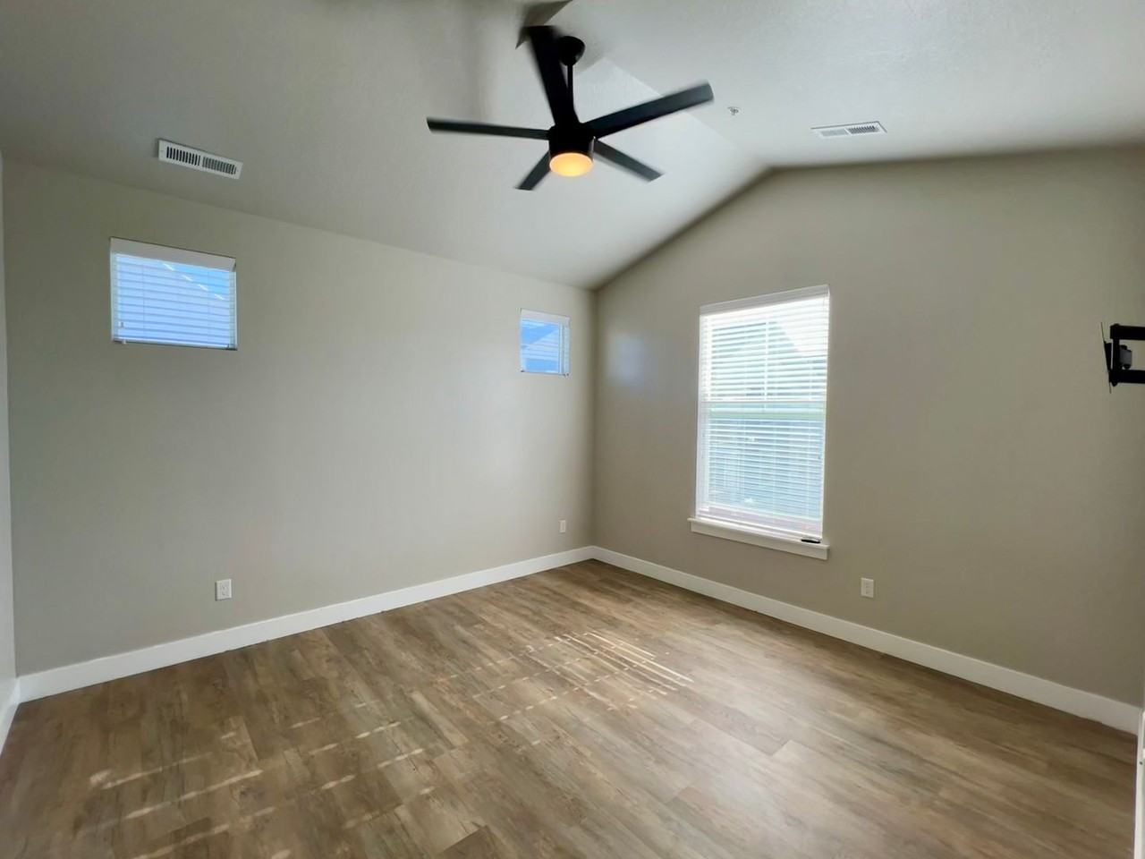 49 W Silver Springs Dr - Photo 7 of 14