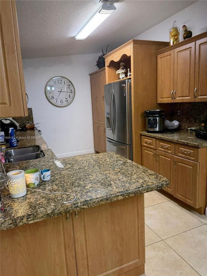 17242 Nw 73rd Ave - Photo 2 of 10