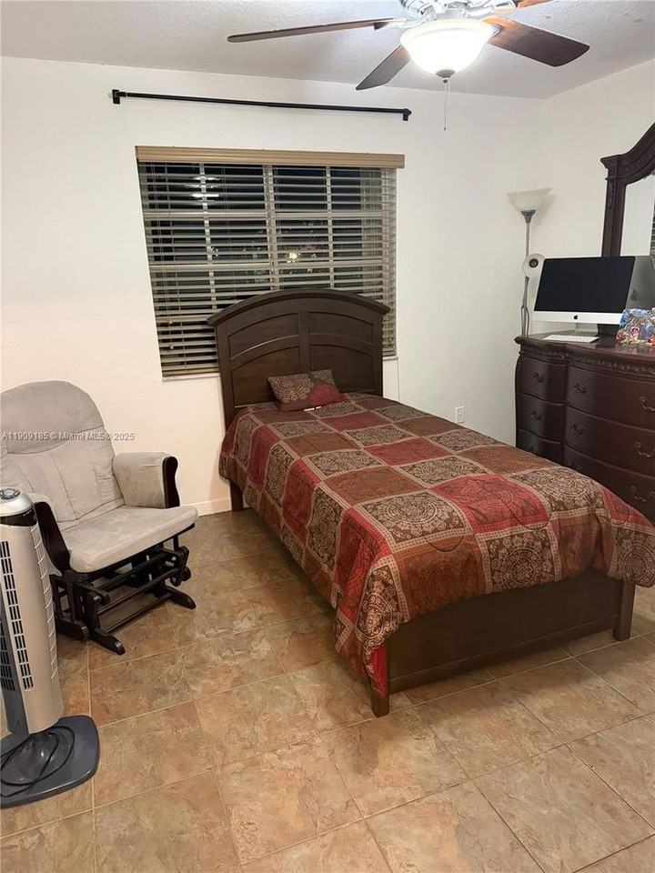 17242 Nw 73rd Ave - Photo 7 of 10