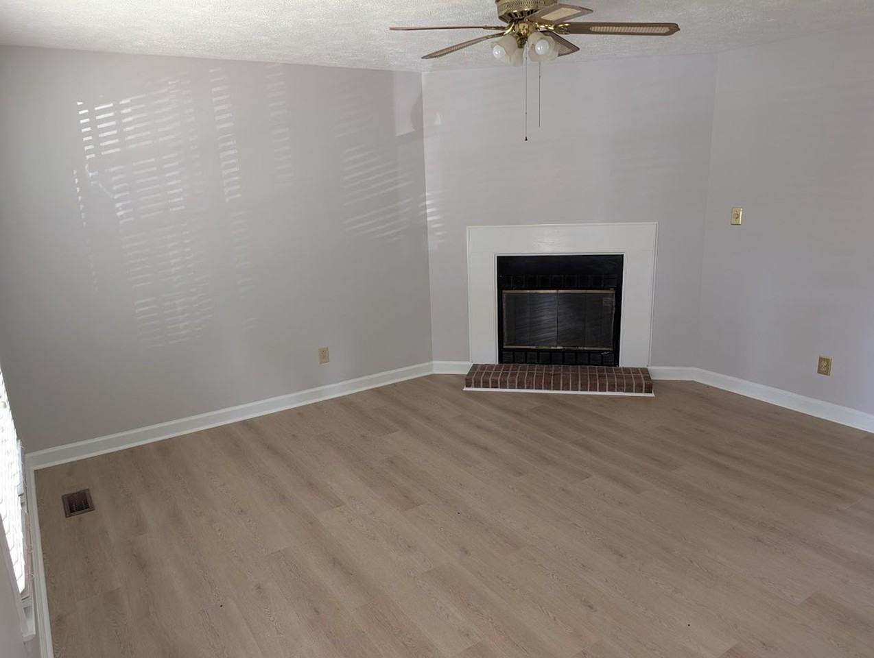 4846 Pinedale Blvd - Photo 2 of 9