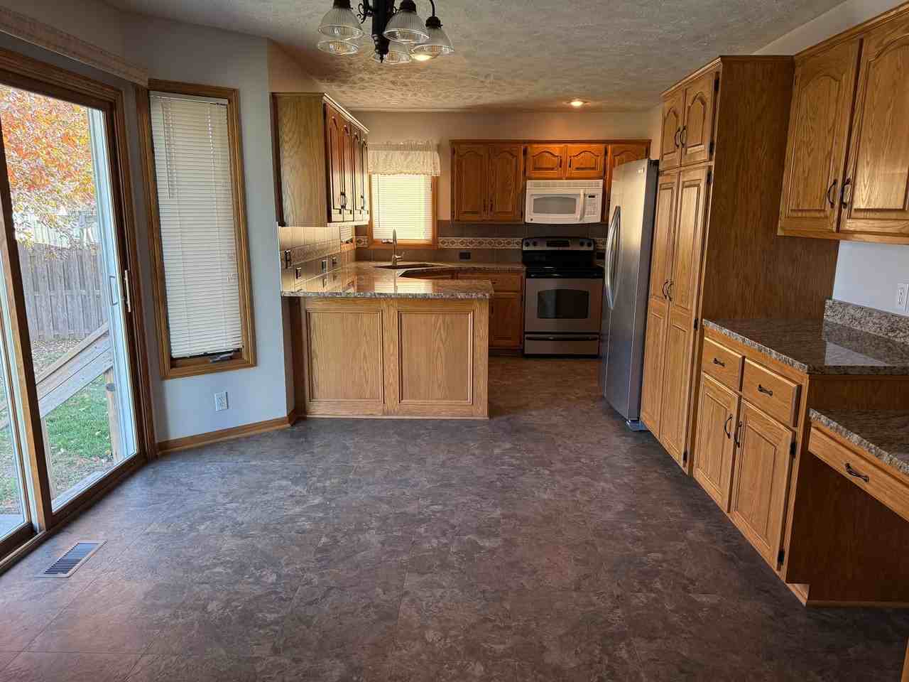 2110 John Street - Photo 4 of 28