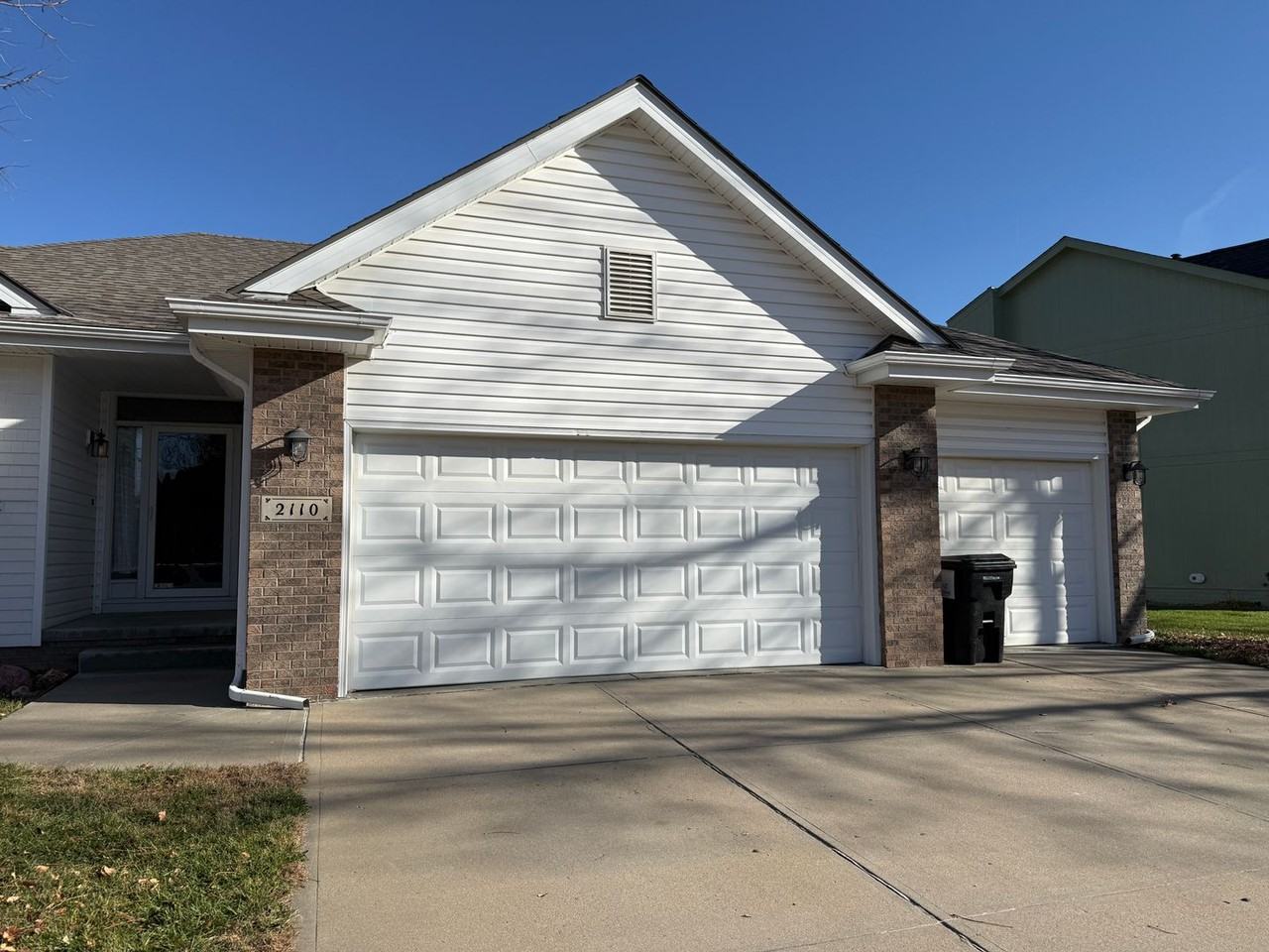 2110 John Street - Photo 2 of 28