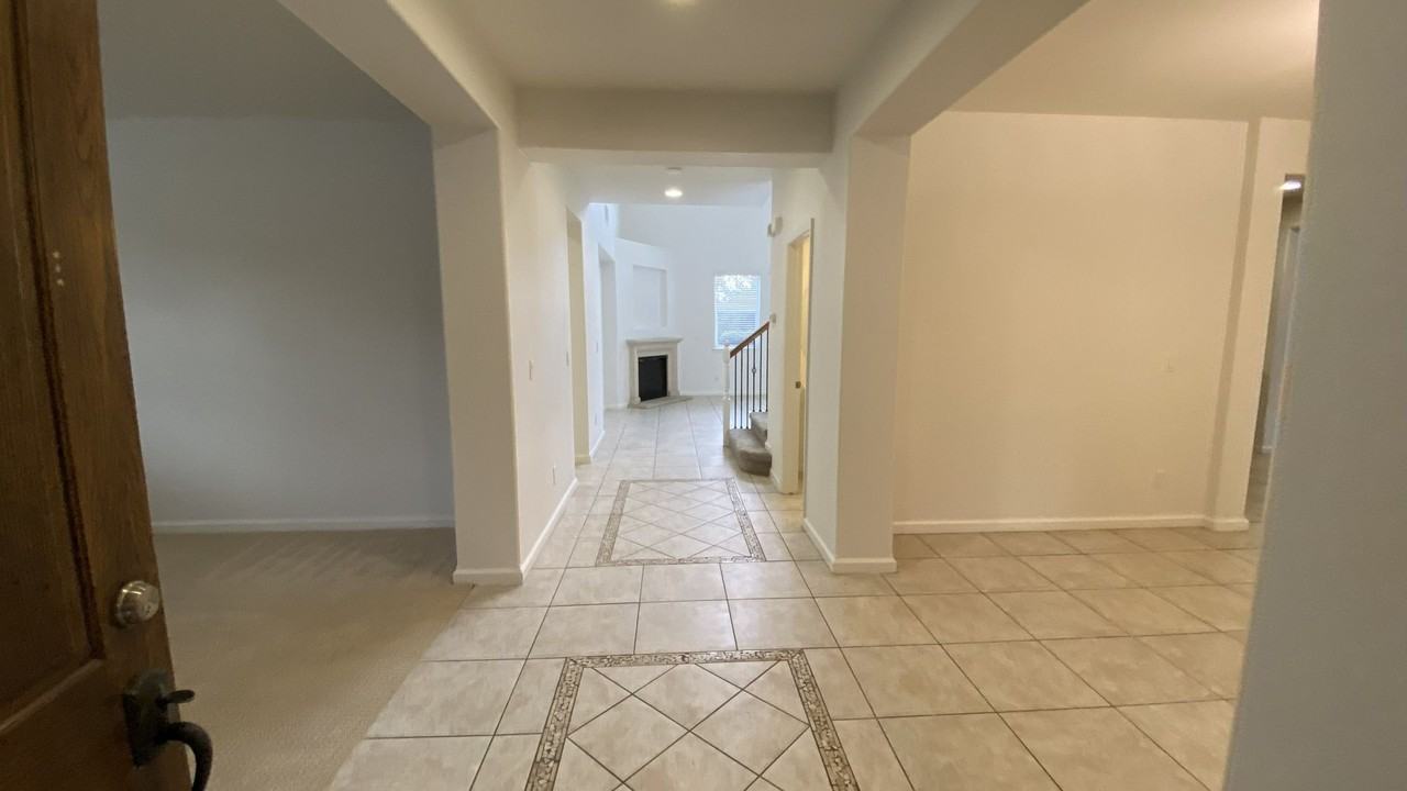 685 W La Canada Ave - Photo 4 of 50