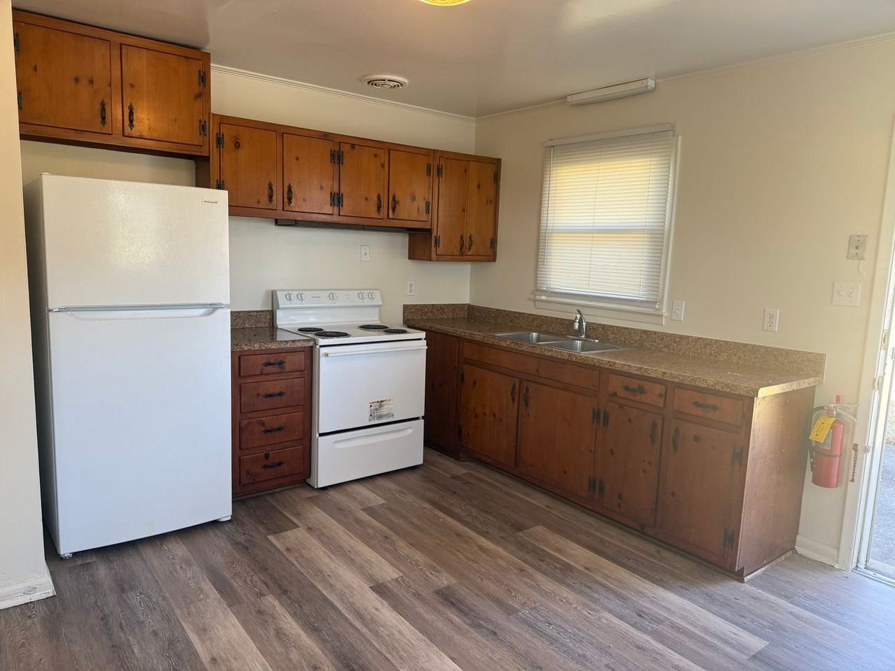 1727 E Cone Blvd - Photo 3 of 13