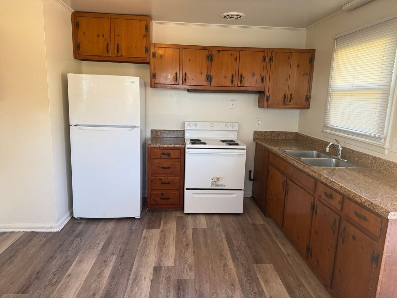 1727 E Cone Blvd - Photo 4 of 13