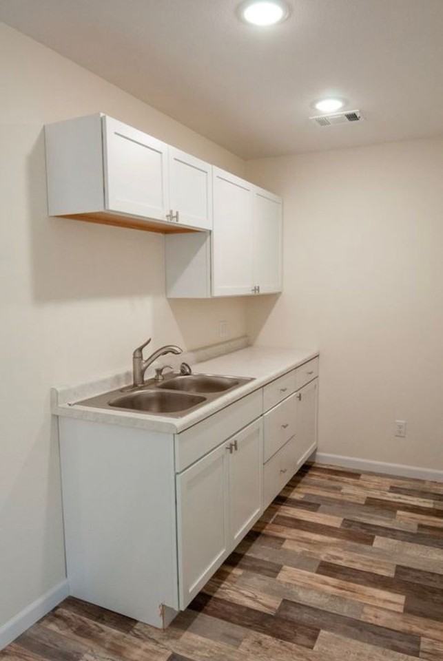 2516 Rebecca Dr - Photo 5 of 16