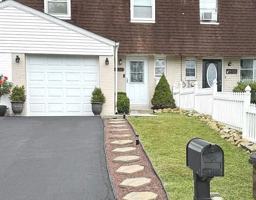 featured image of 1074 Fox Run