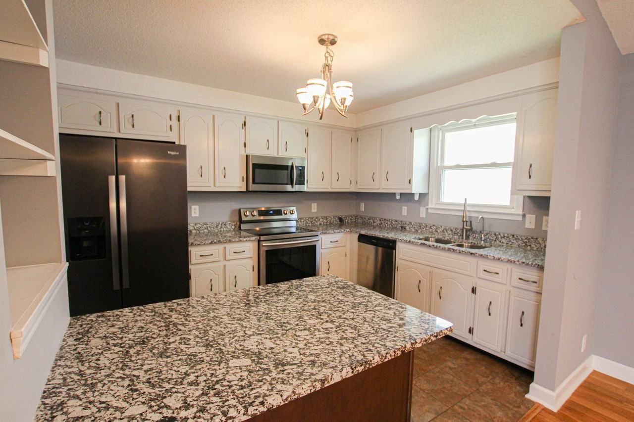 763 Leigh Ann Dr - Photo 7 of 18